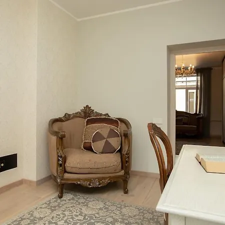 Silent, Classic Style Flat By Gertrudes Church