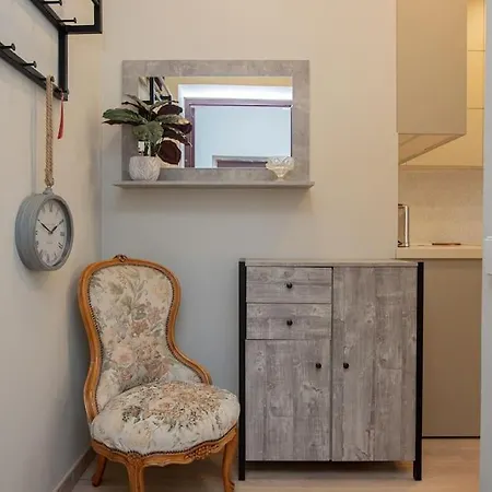 Silent, Classic Style Flat By Gertrudes Church * Riga