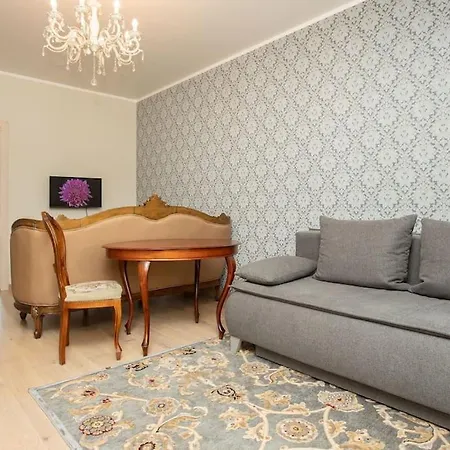Silent, Classic Style Flat By Gertrudes Church Apartment Riga
