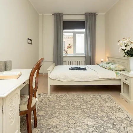 Silent, Classic Style Flat By Gertrudes Church Apartment *