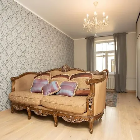 Silent, Classic Style Flat By Gertrudes Church Apartment Riga