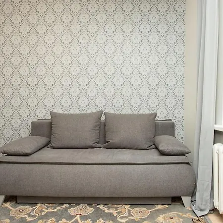 Silent, Classic Style Flat By Gertrudes Church *
