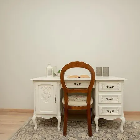 Silent, Classic Style Flat By Gertrudes Church