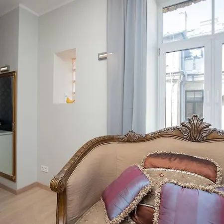 Apartment Silent, Classic Style Flat By Gertrudes Church *